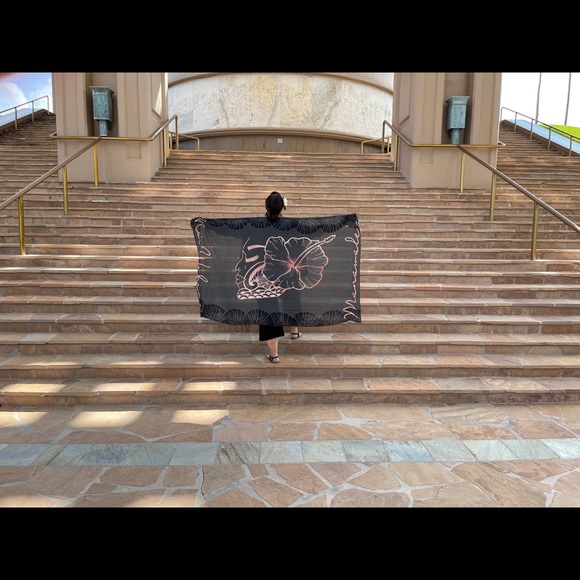 Mō’i Wahine pareo - Picture 3 of 3